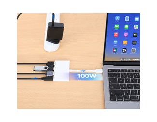 3 USB-A porter med 1-PD Inn port 100w
