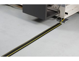  Gulvlist 83 mm 30 x 10 mm med gulmerking (1,8 m rull)