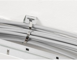 Metalclips för kabelmontage 56x20x8mm
