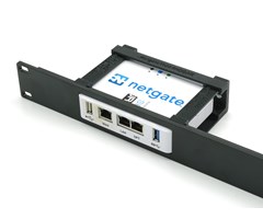 1U svart 19" panel med feste for Netgate 1100