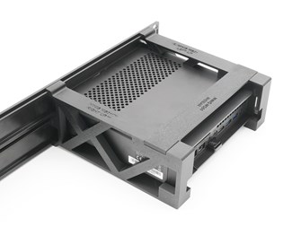 Svart 19" panel med brakett til MiniSforum MS01-MSA1 2U